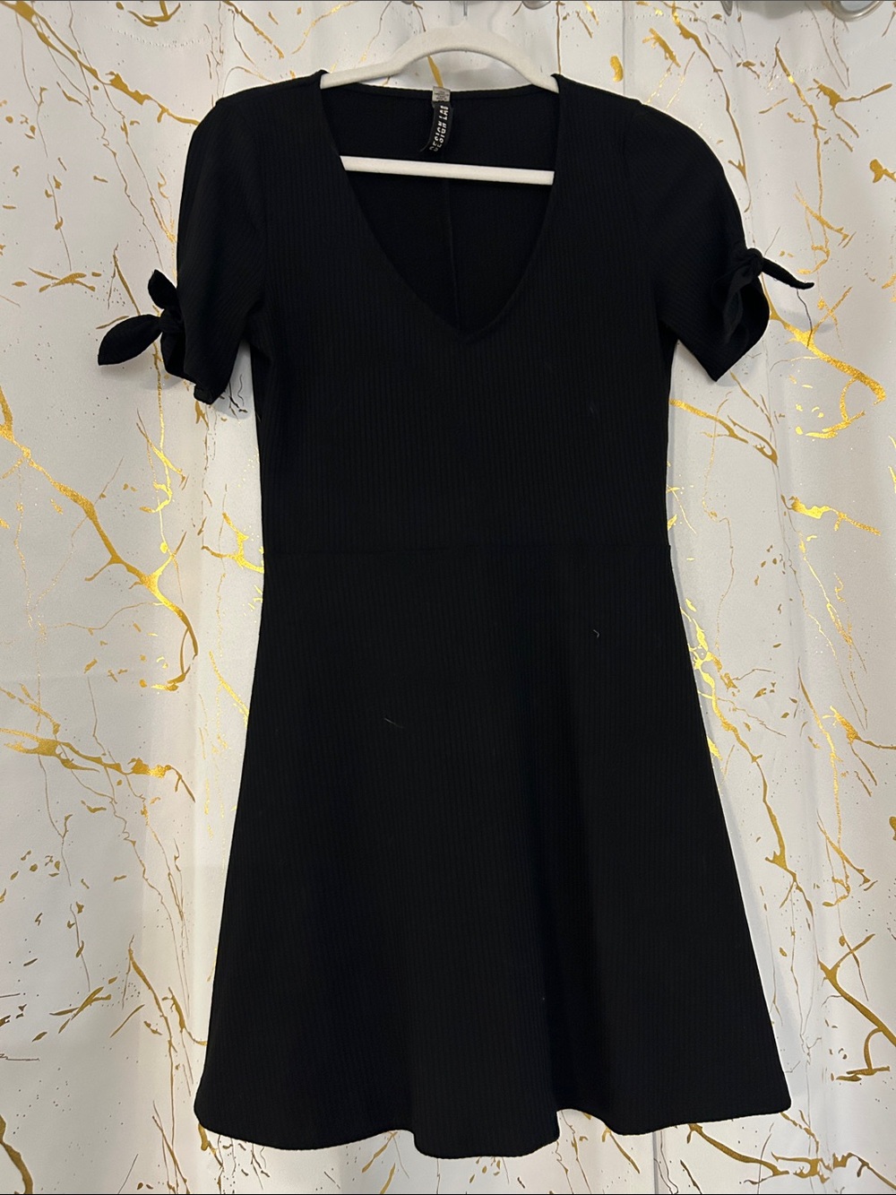H&M Black V-Neck Short Sleeve Tie-Sleeve Dress size Medium